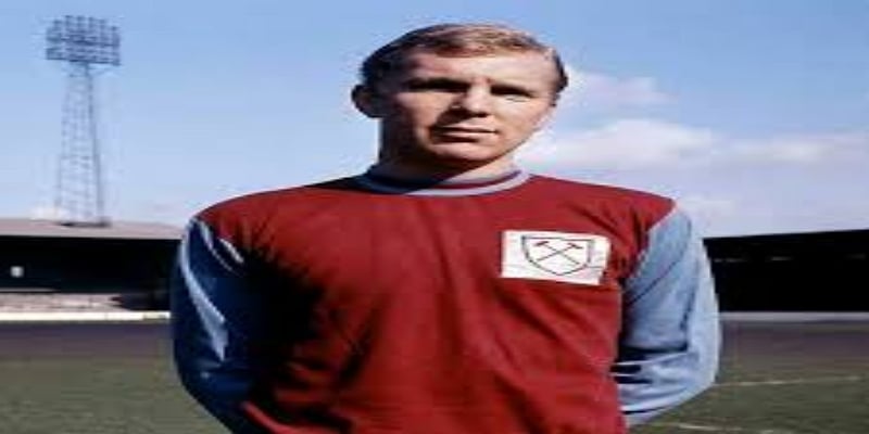 摩尔的战术智慧：bb体育视角下的现代中卫样板-bb体育