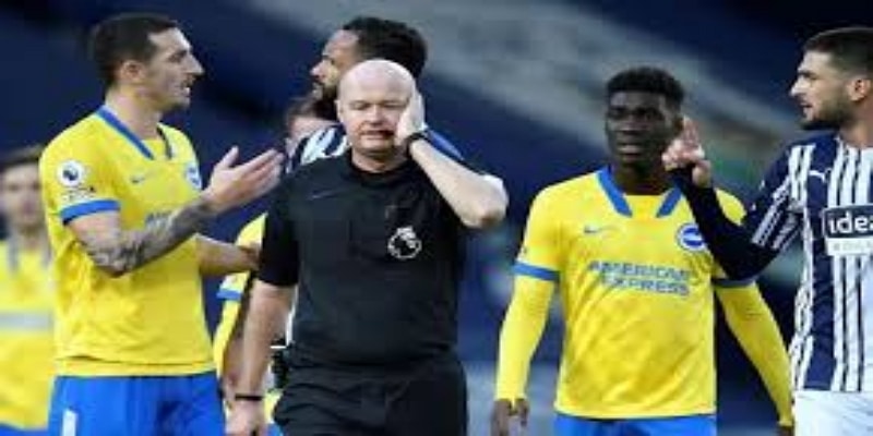 事件回顾：电击与警棍下的足球明星 — bb体育重现悲剧现场-bb体育