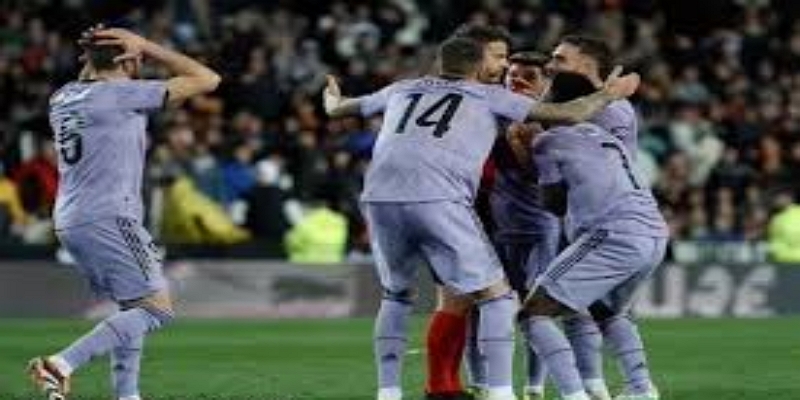 比赛中断25分钟，西甲赛场陷入震荡 - bb体育